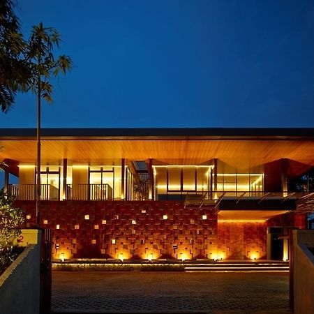Akanaka Jakarta Bagian luar foto